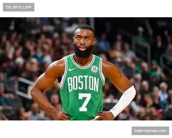 杰伦布朗因发际线变化登上热搜 凯尔特人球星场外话题引关注